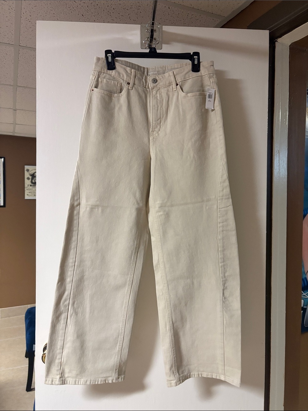 NWT Old navy extra high rise wide legged beige/cream jeans size 8 petite.